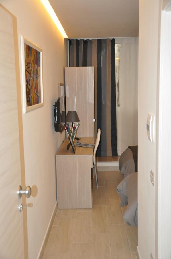 Chiaia 216 2*