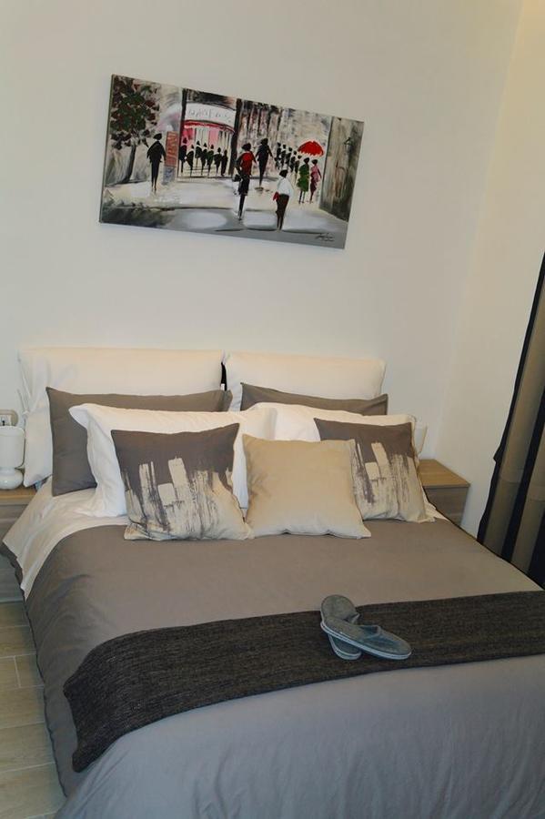 Chiaia 216 Bed & Breakfast Naples