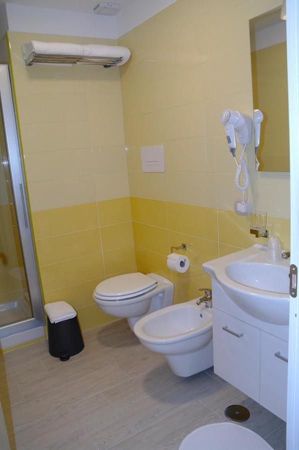 Chiaia 216 Bed & Breakfast 2*