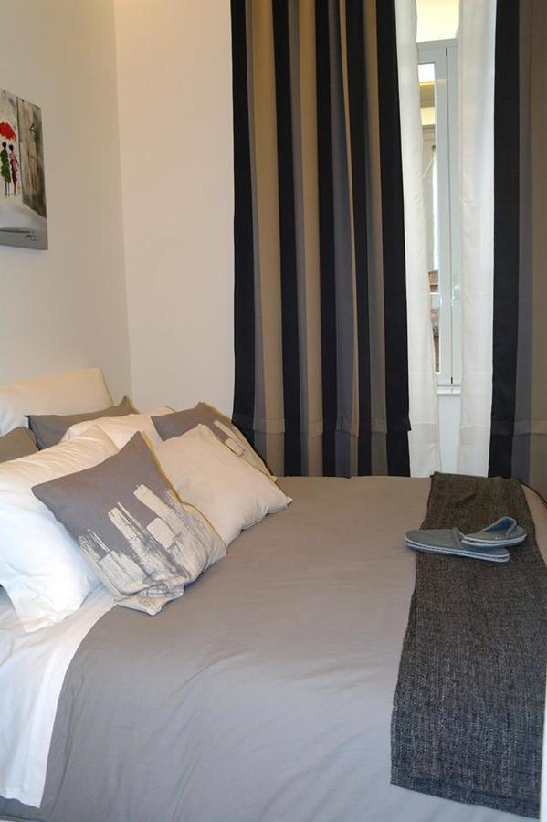 Chiaia 216 Bed & Breakfast Naples