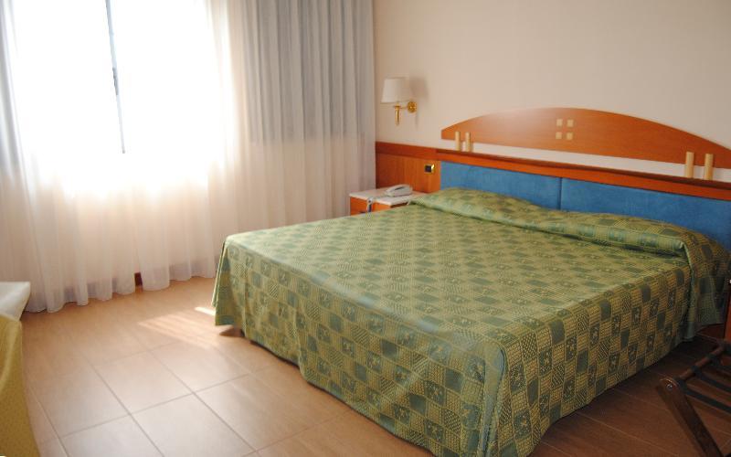 Futura Centro Congressi 4* Naples