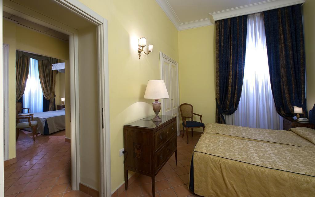 Hotel Chiaja De Charme 3*