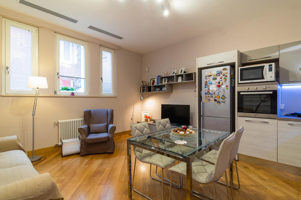 Elegant Flat At Municipio By Napoliapartments Apartment Naples