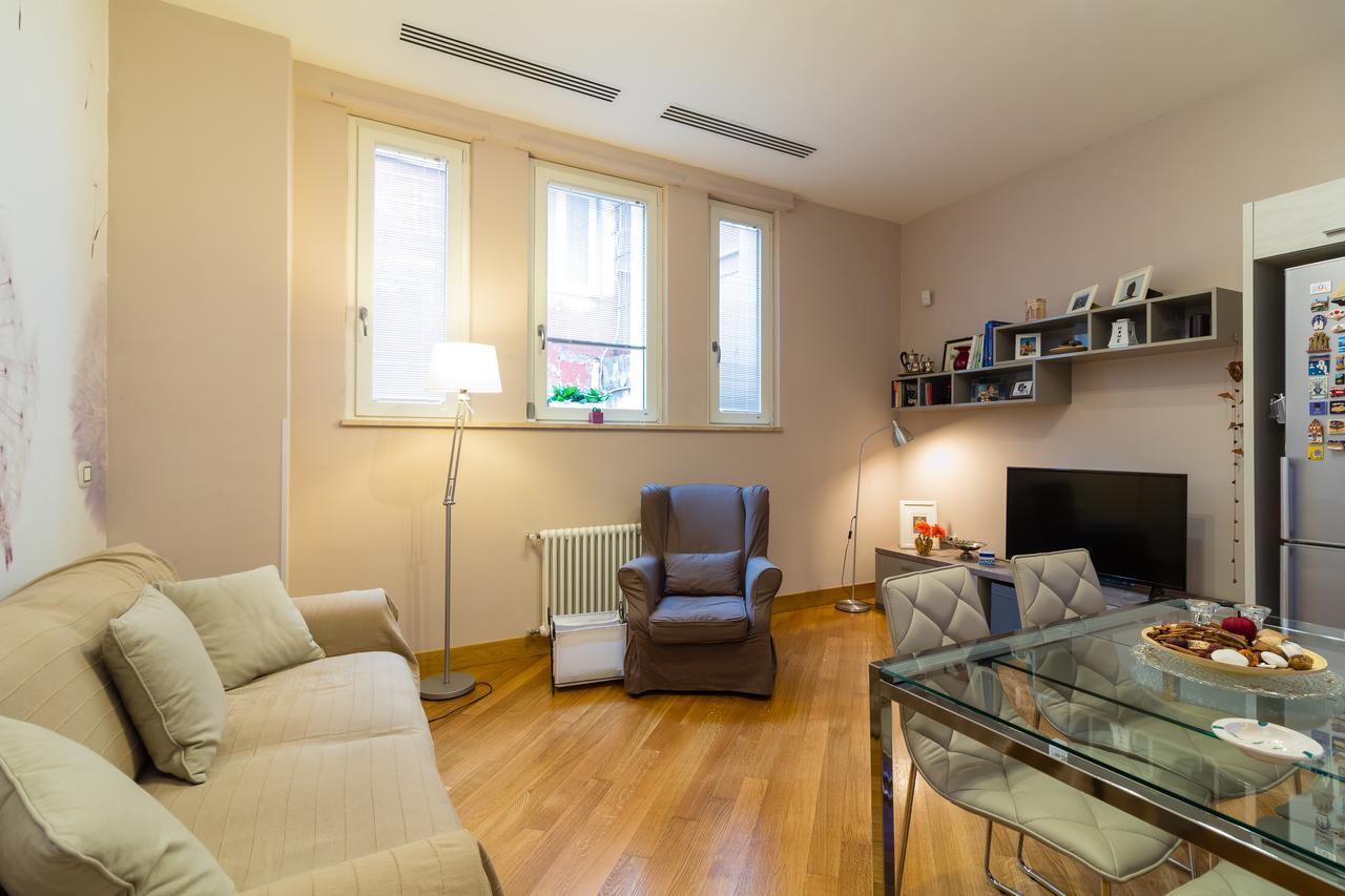 Elegant Flat At Municipio By Napoliapartments Apartment Naples