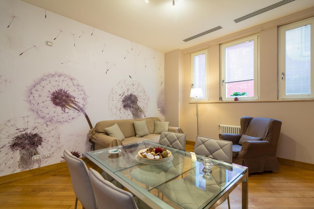 Elegant Flat At Municipio By Napoliapartments Apartment