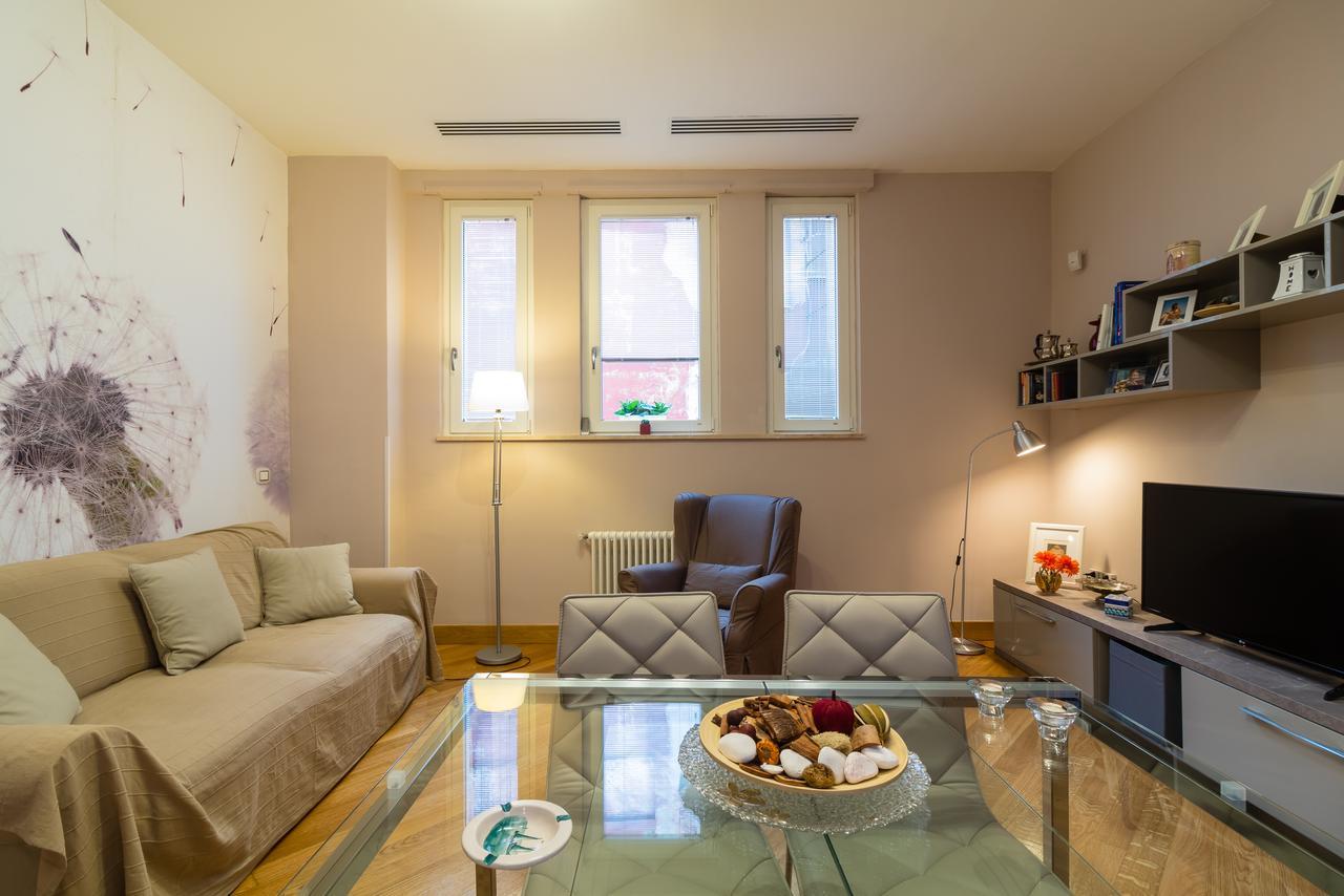 Elegant Flat At Municipio By Napoliapartments Naples