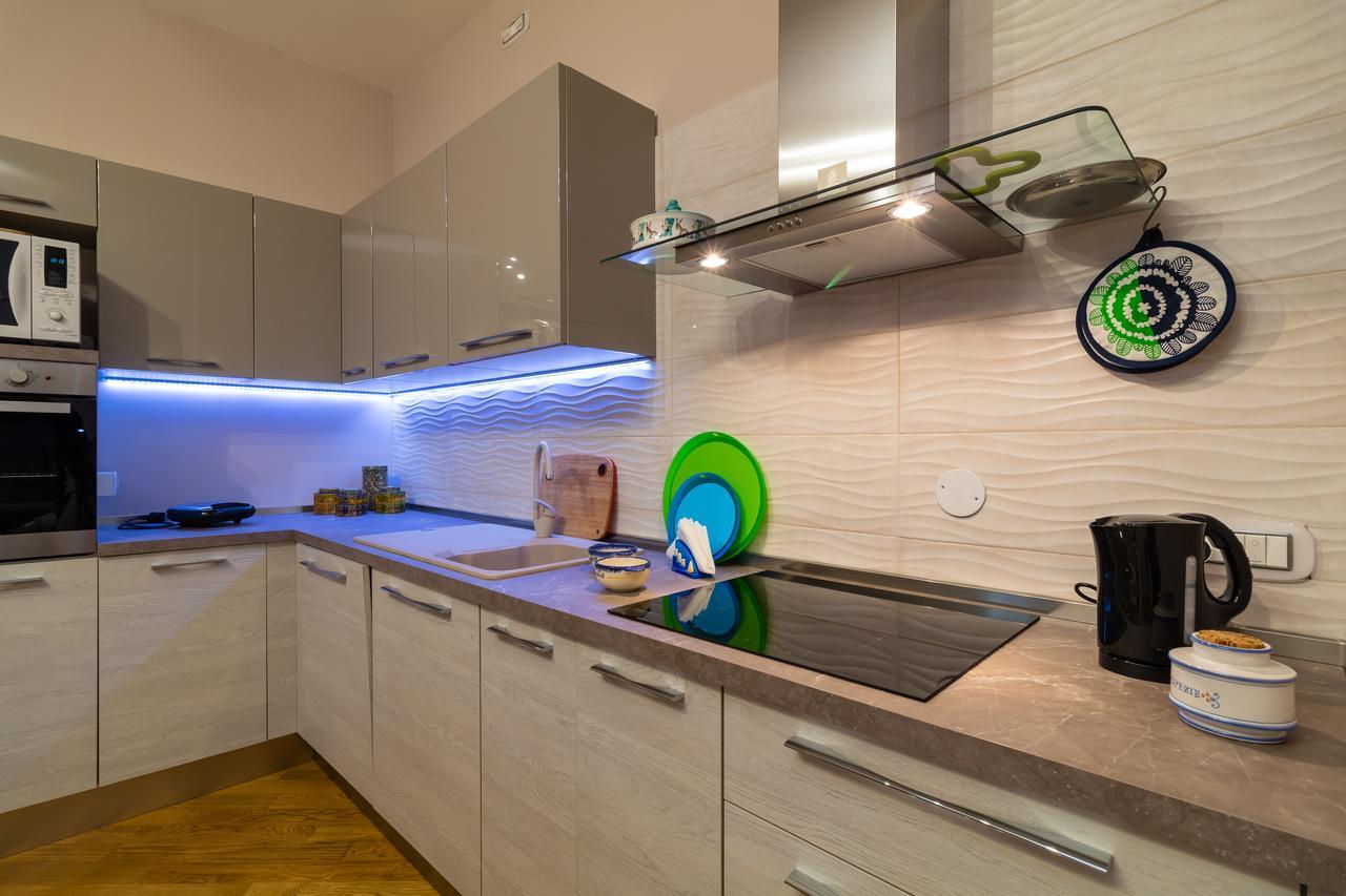 Elegant Flat At Municipio By Napoliapartments * Naples