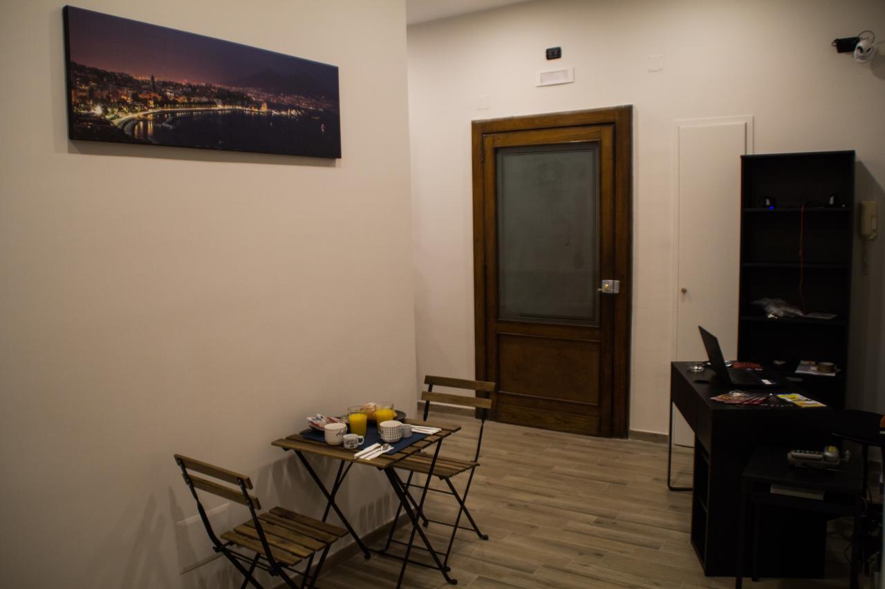 Interno 10 Cavour Bed & Breakfast Naples
