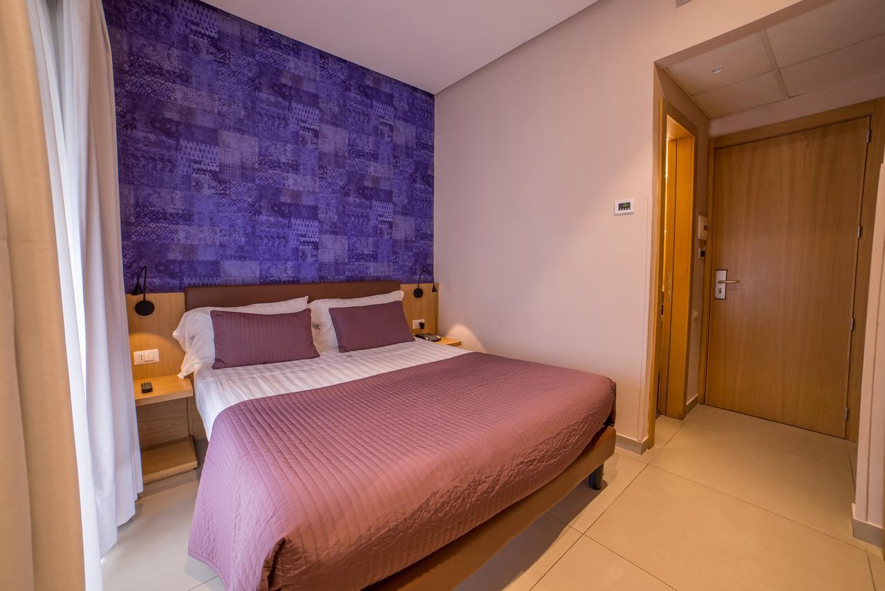 Airone 3* Naples