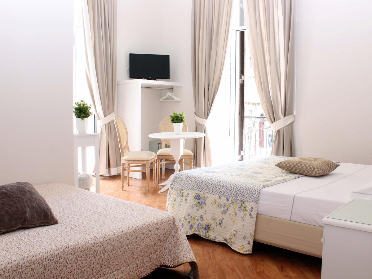 Grand Tour 4rooms Bed & Breakfast Naples