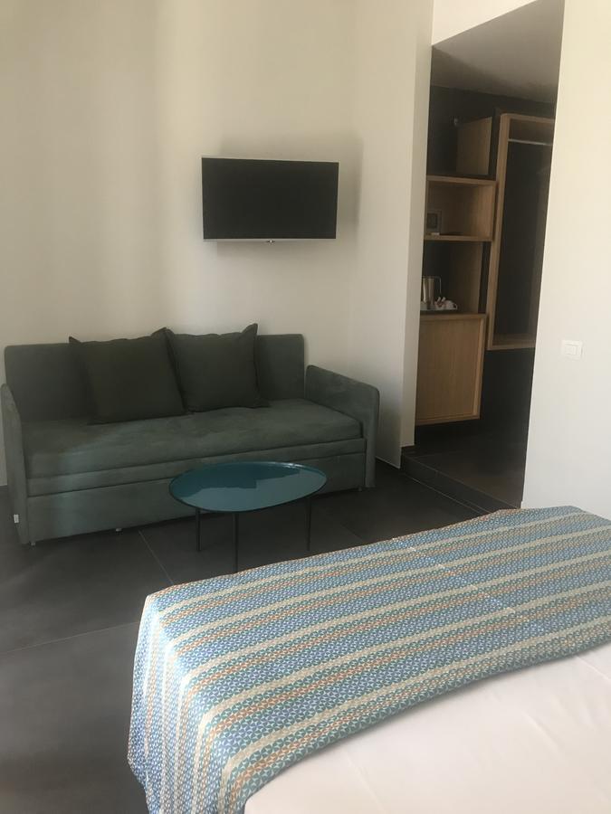 Svelata Naples