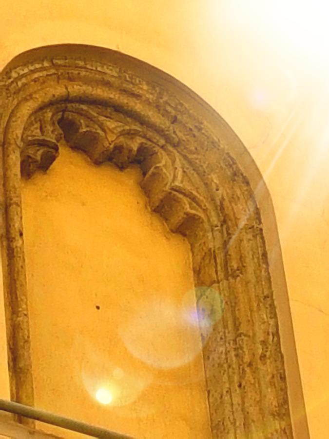 Goldencube * Naples