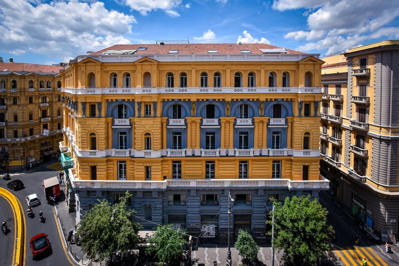 A I R Amore Naples
