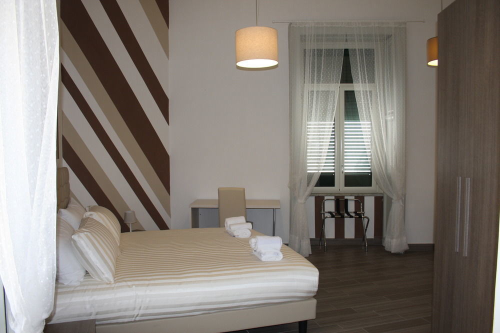 Bed & Breakfast Be Italian Flat Duomo 319 Naples