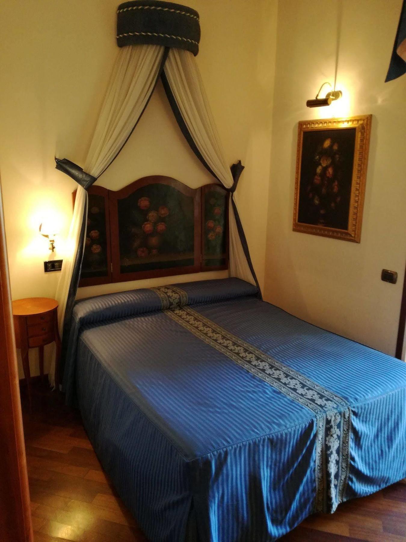 Hotel Ares Naples