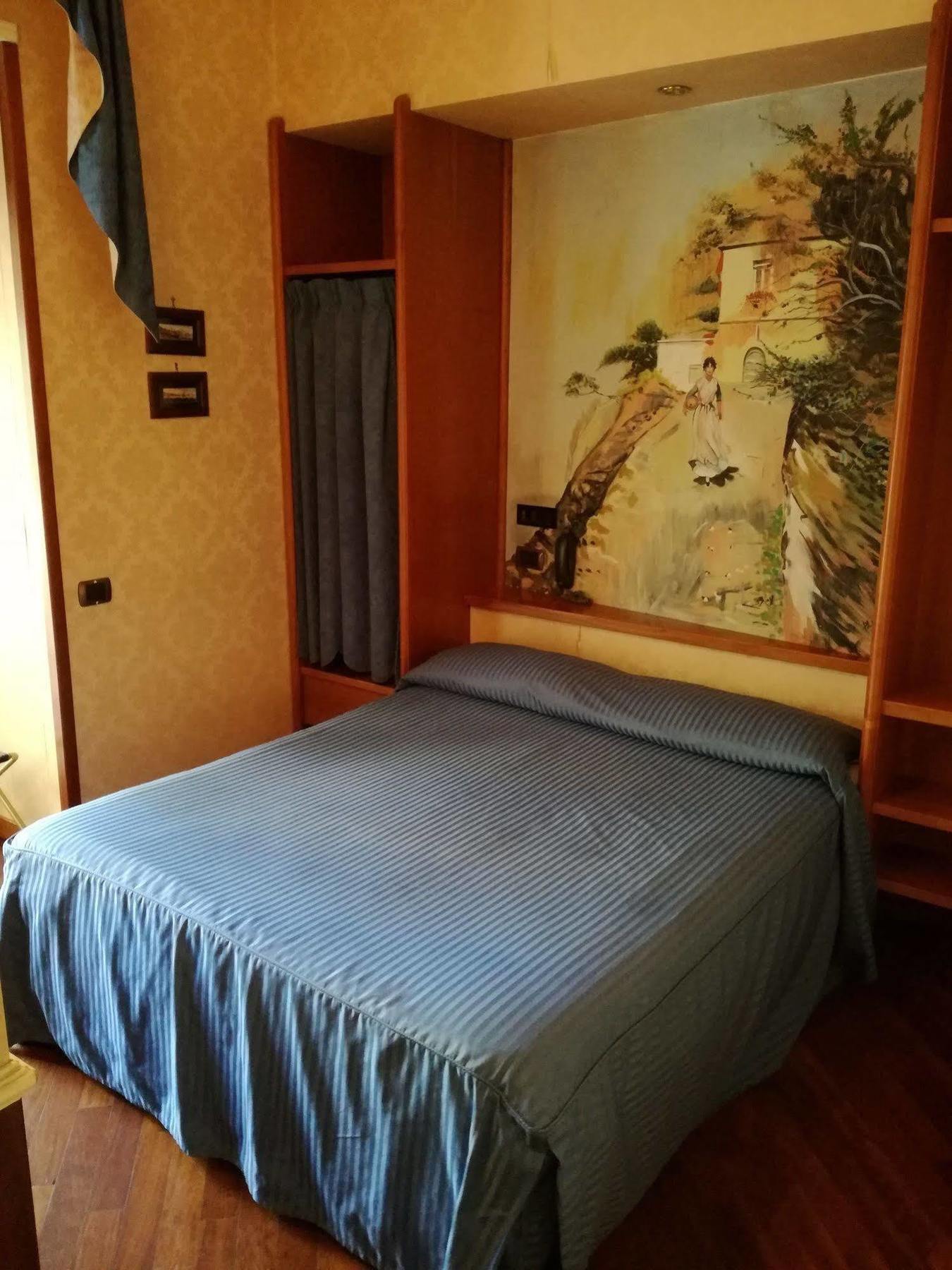 Hotel Ares Naples