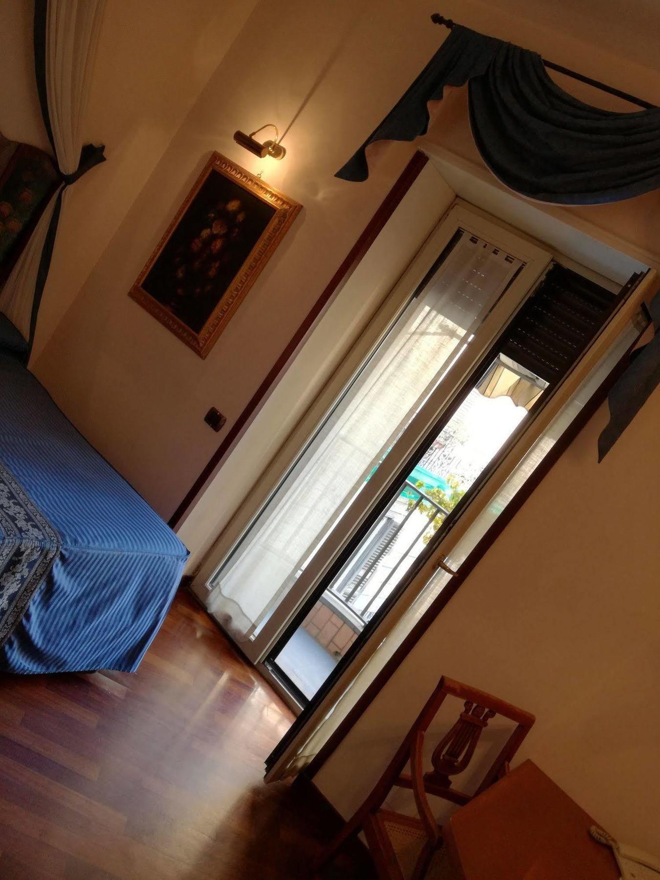 Ares 4* Naples