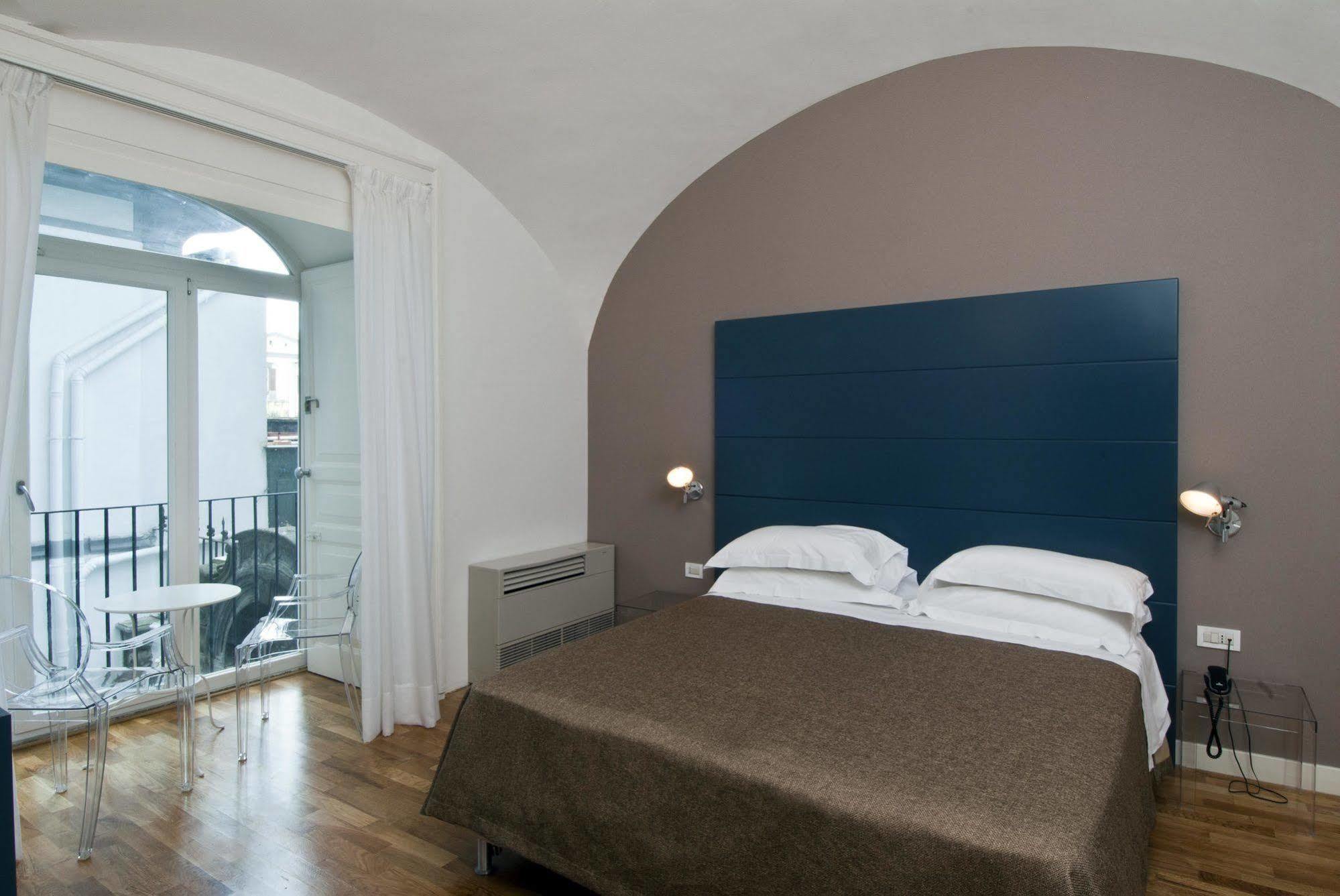 Hotel Piazza Bellini & 3*