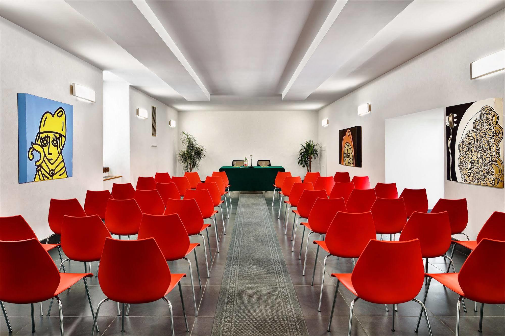 Piazza Bellini & Hotel 3*