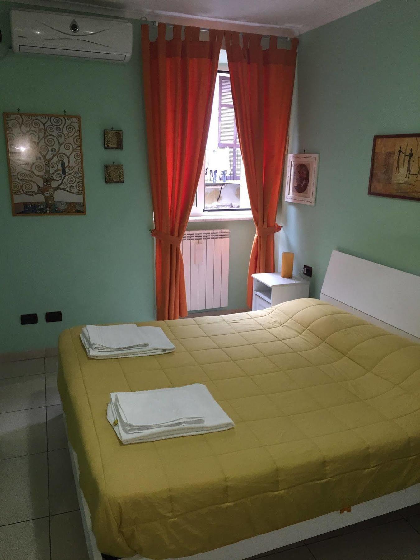Quattro Palazzi Centro 3* Naples