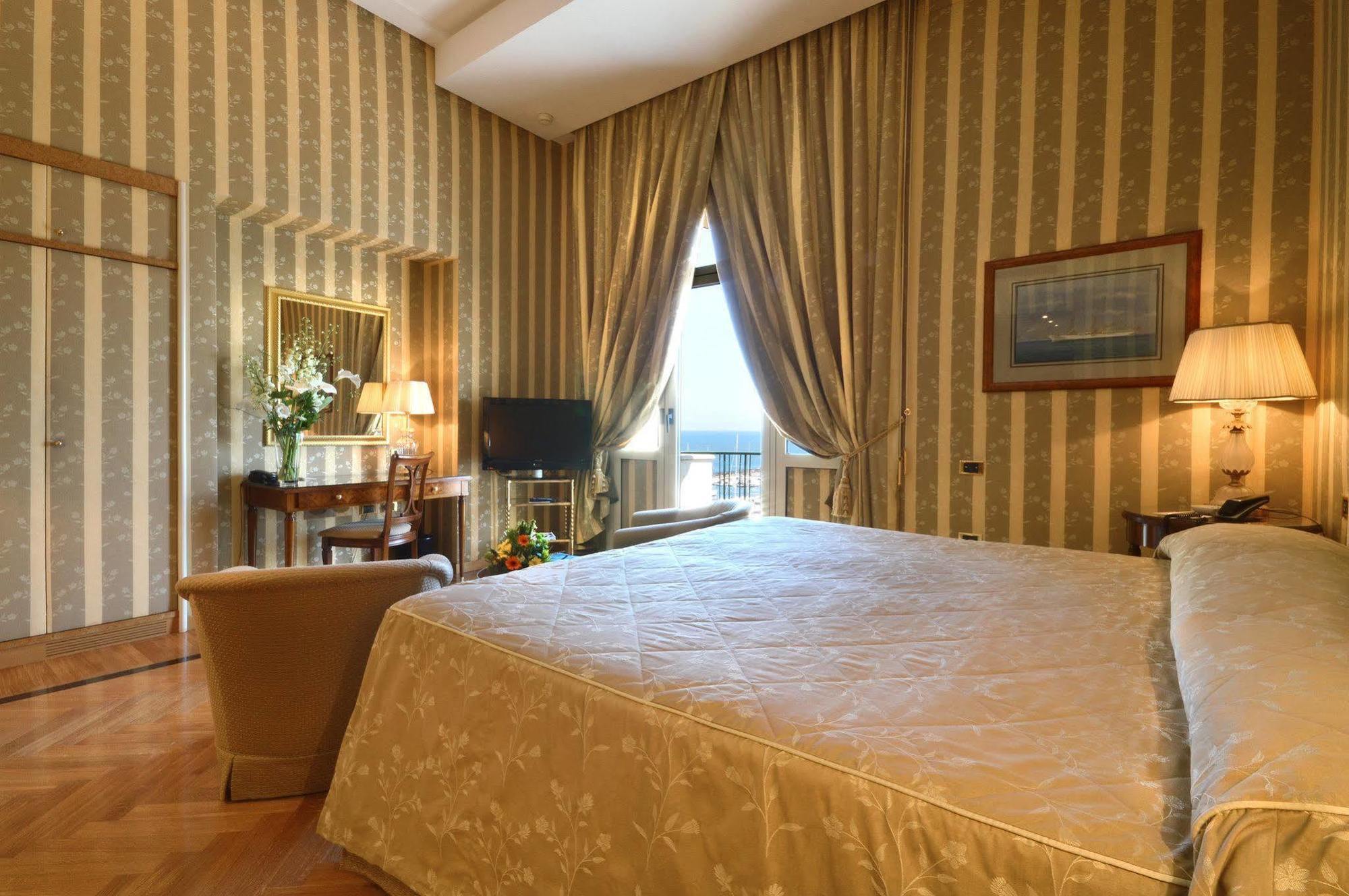 Hotel Grand Vesuvio 5*