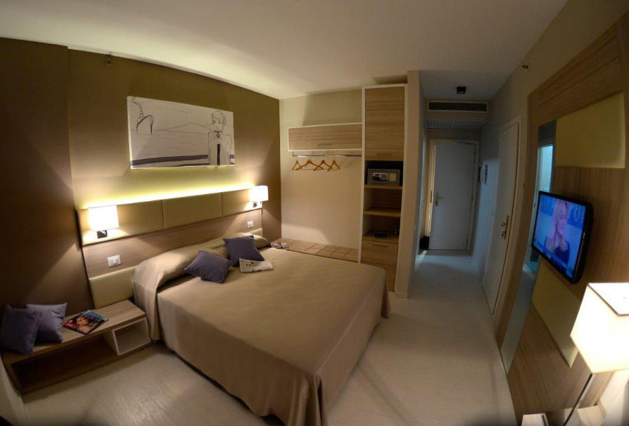 Cristina Hotel