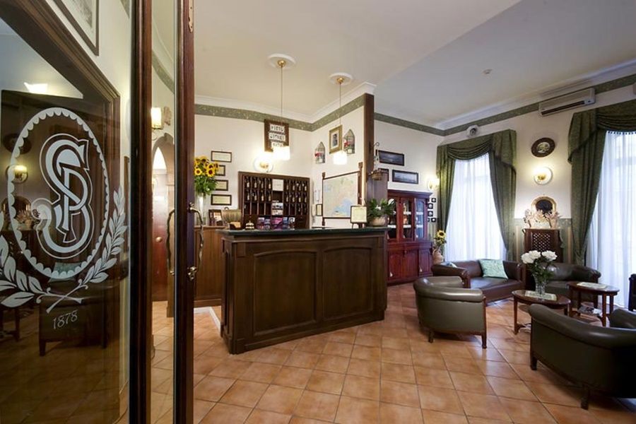 Pinto-storey Hotel