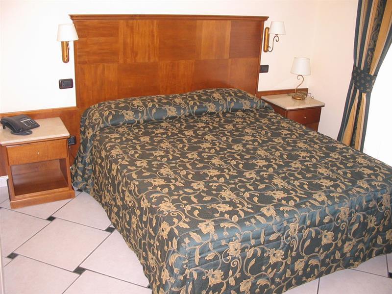 Garibaldi Hotel 3*