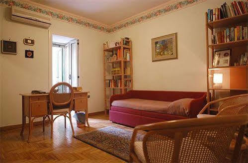 Bed & Breakfast Casa 12 Naples