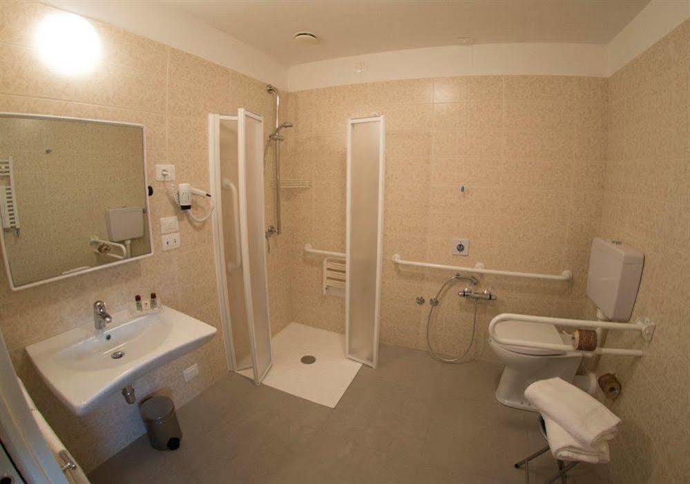 Cristina Hotel 3*