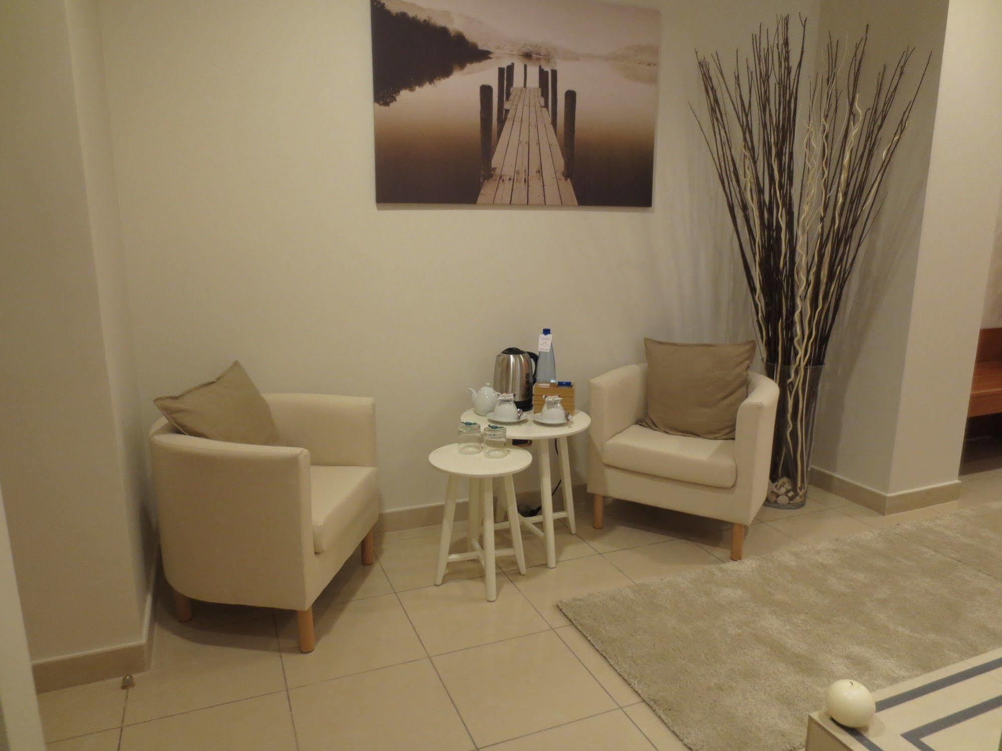 Joyfull Hotel