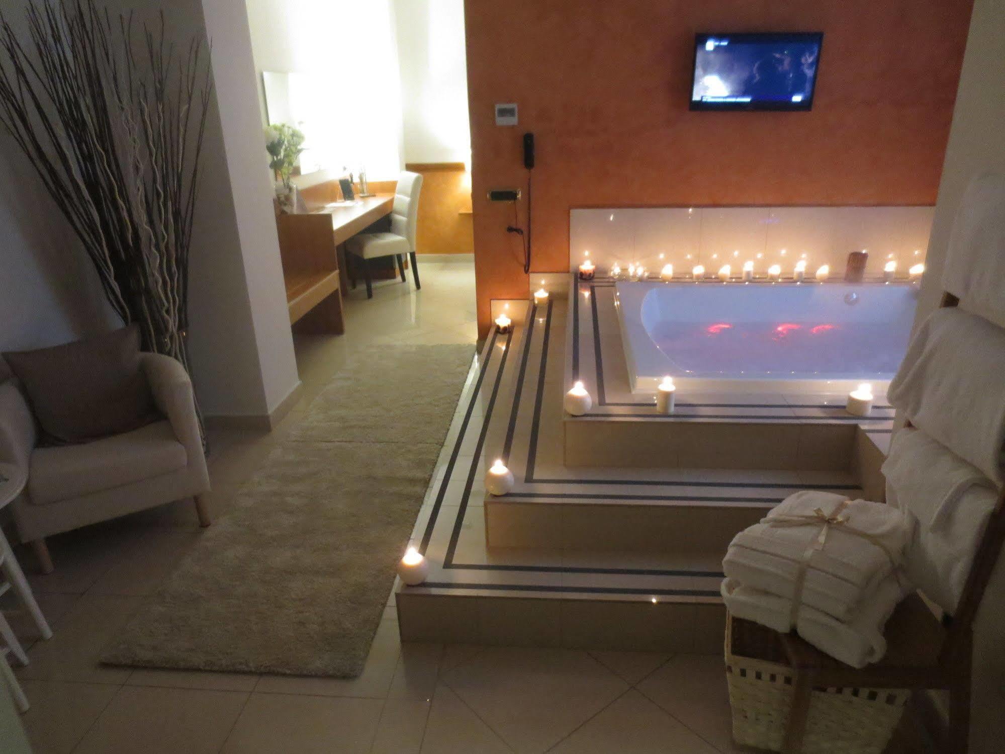 Joyfull 3* Naples