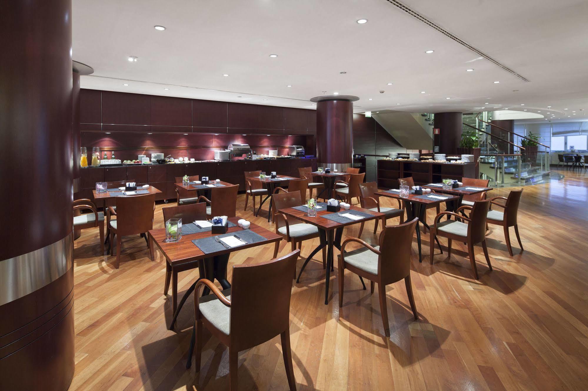 Nh Panorama Hotel 4*