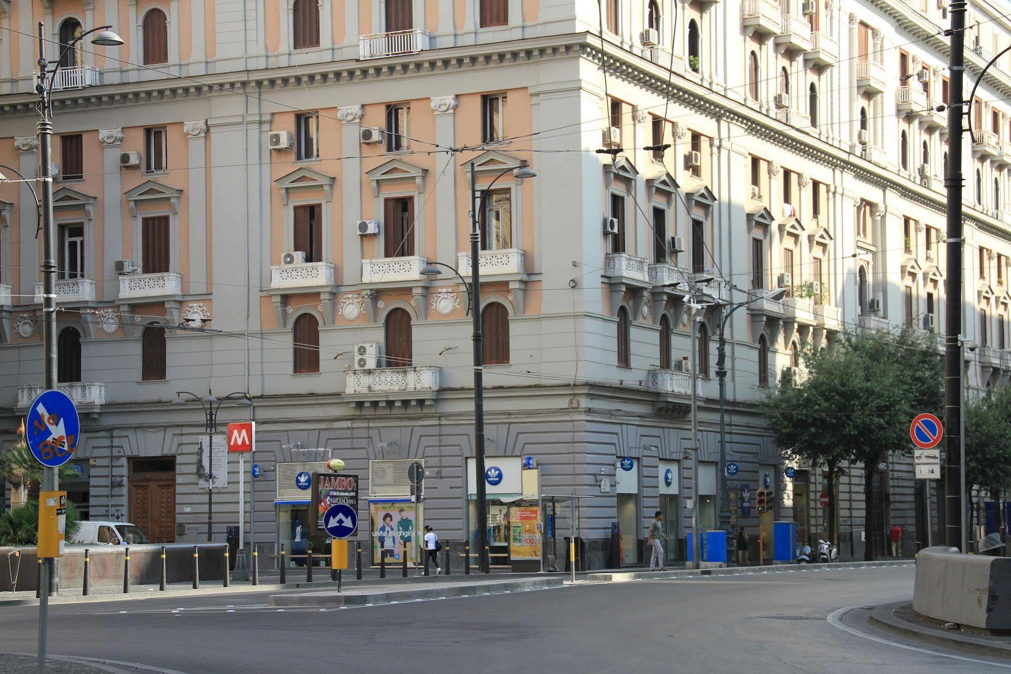 Bovio Modern 3* Naples