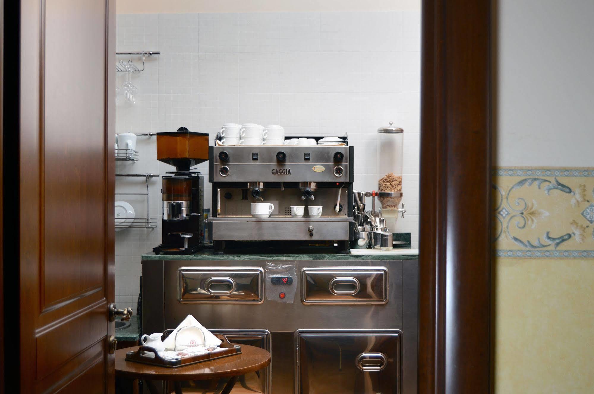 Pinto-storey Hotel 3*