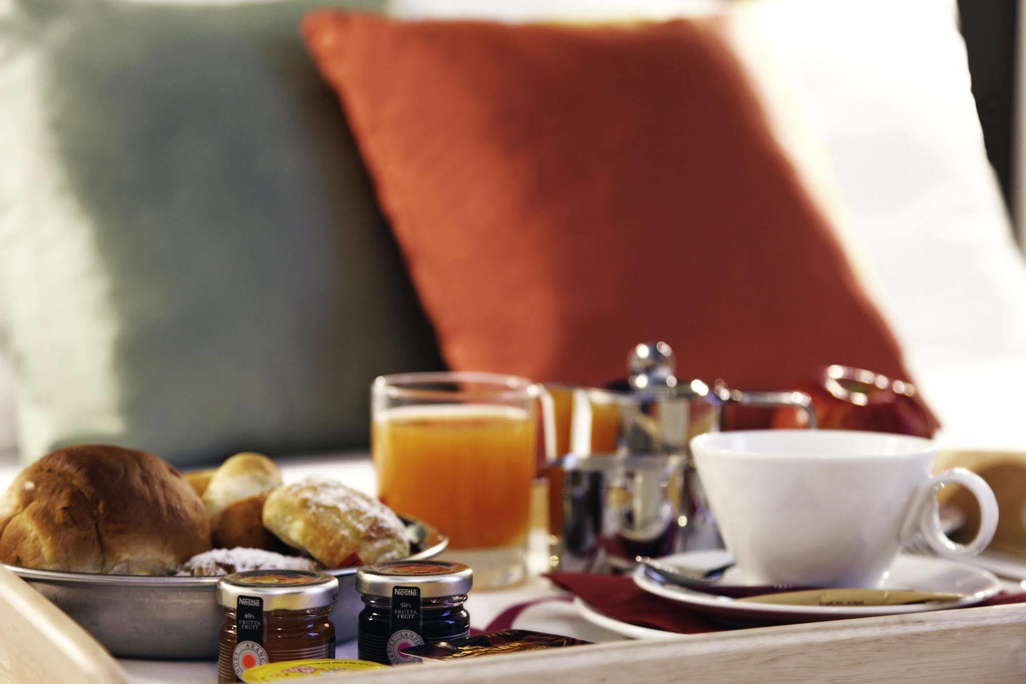 Mercure Centro Angioino 4*