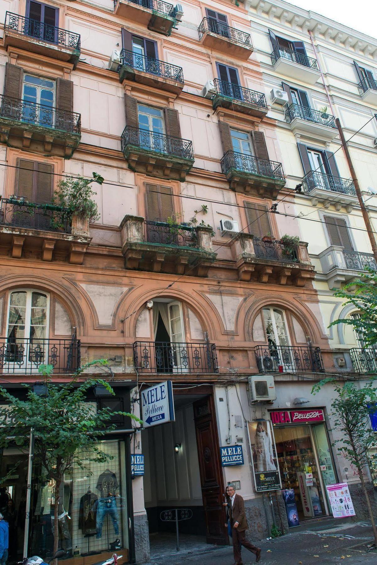 Guest house Napoli's Gold 3*