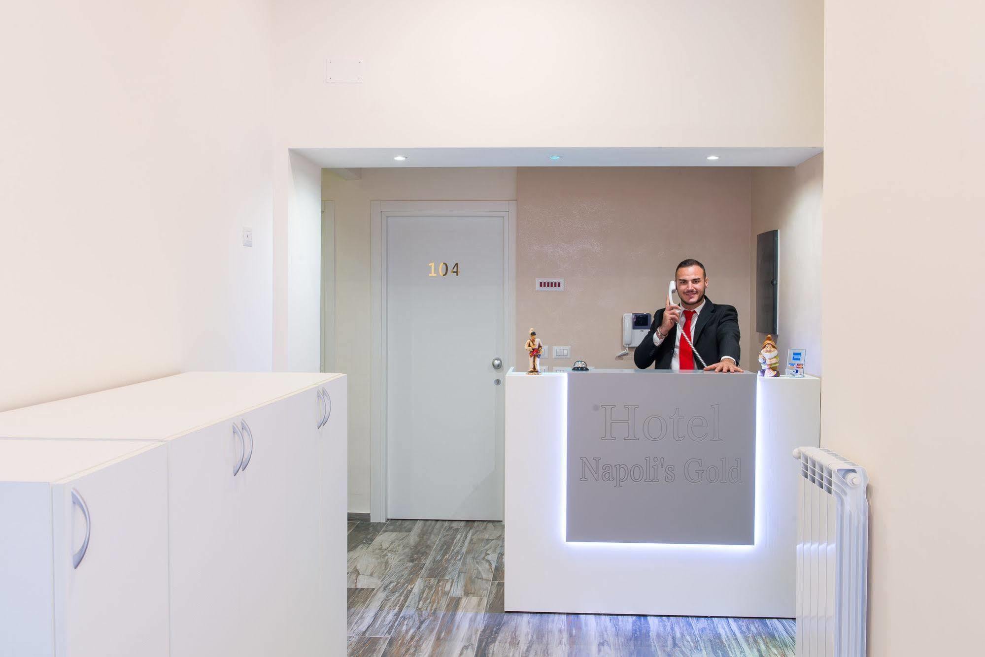 Guest house Napoli's Gold 3*
