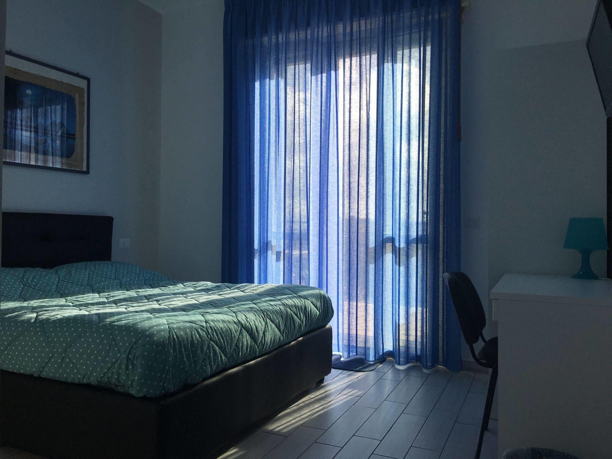 Floor Rentrooms Naples