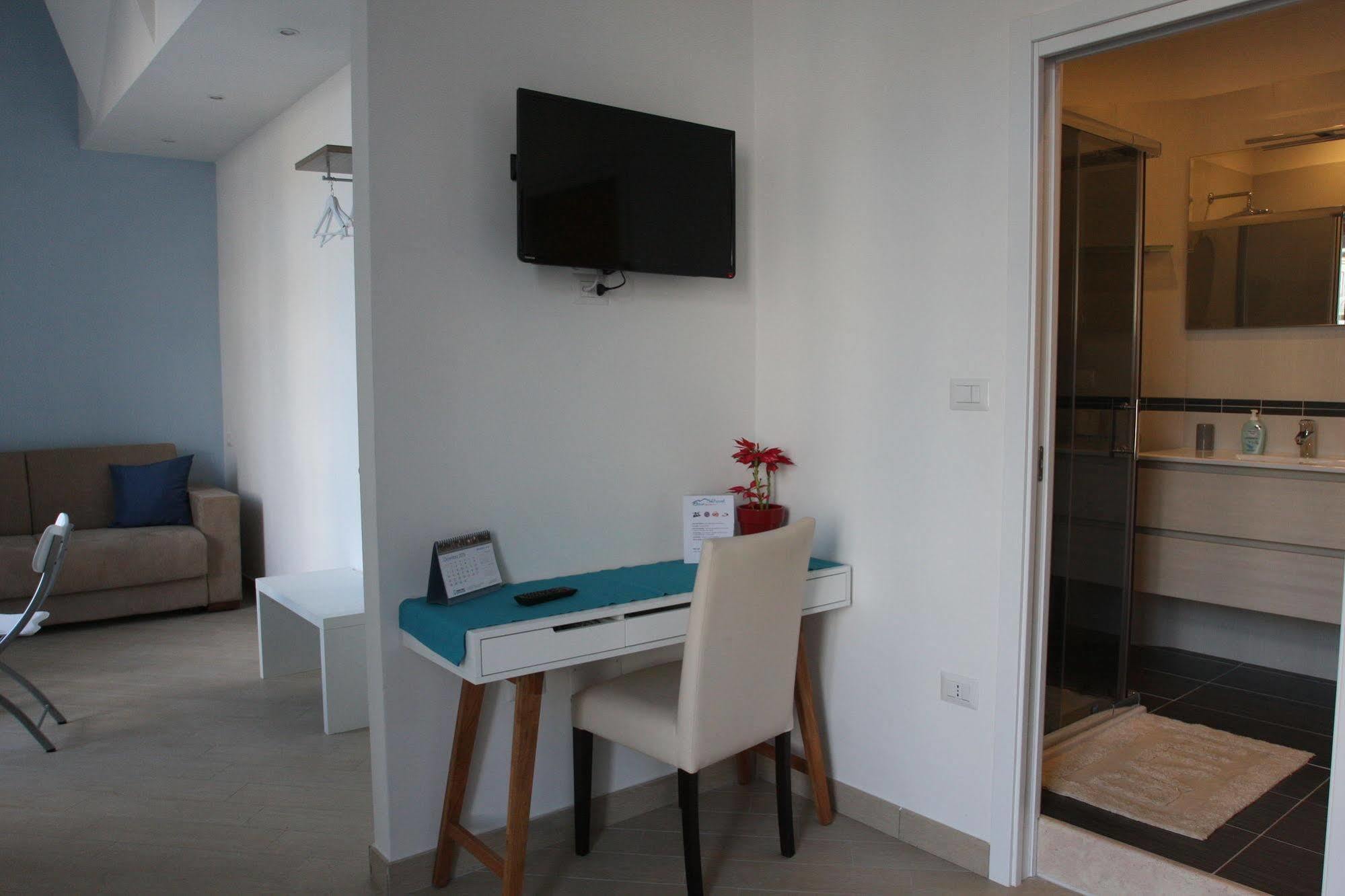 Base Mergellina Bed & Breakfast