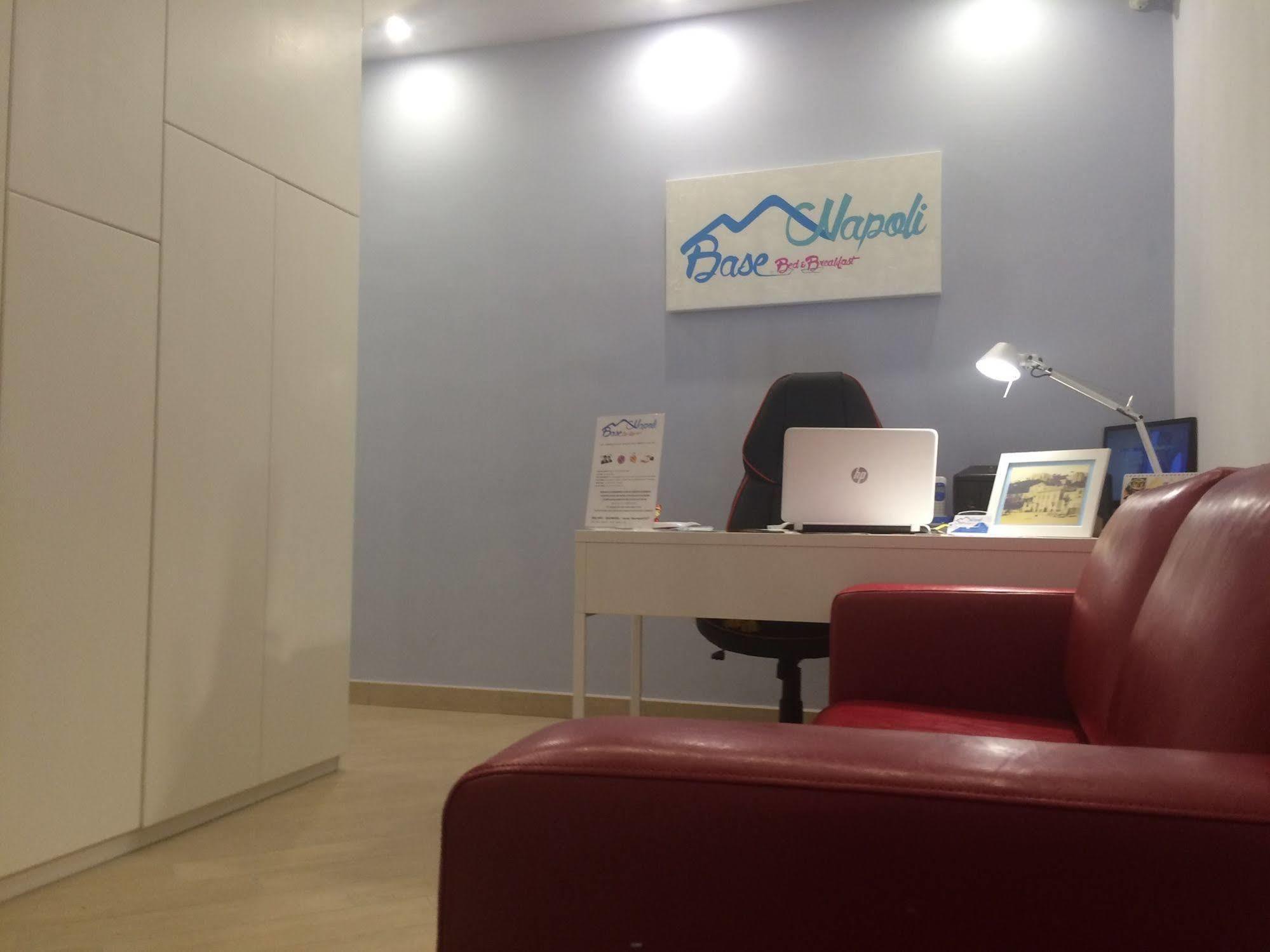 Base Mergellina Bed & Breakfast