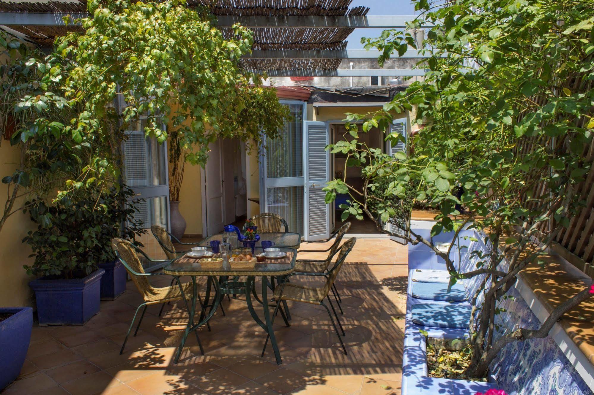 Bed & Breakfast Dimora Dei Giganti Naples