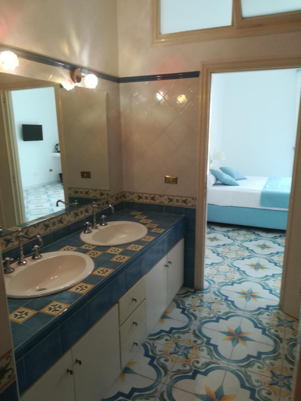 Suitenapolisantalucia Bed & Breakfast Naples