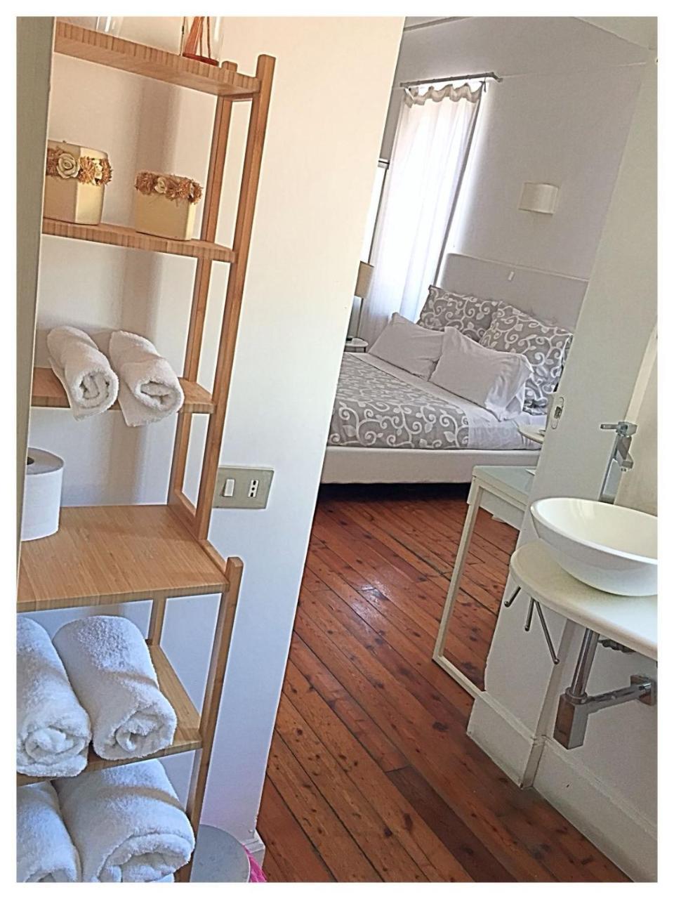 Relais Piazza Dei Martiri Bed & Breakfast