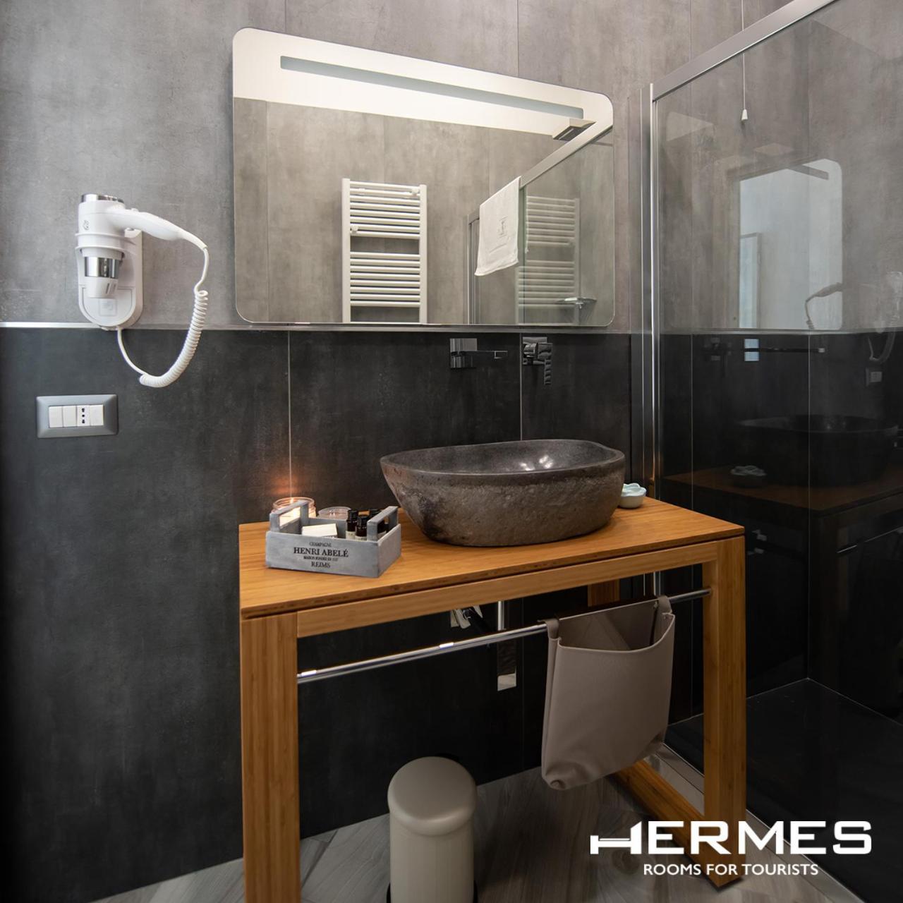 Hermes For Tourists 2*