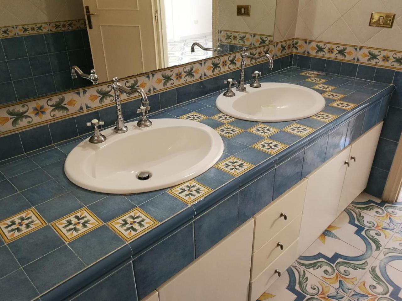 Suitenapolisantalucia Bed & Breakfast *