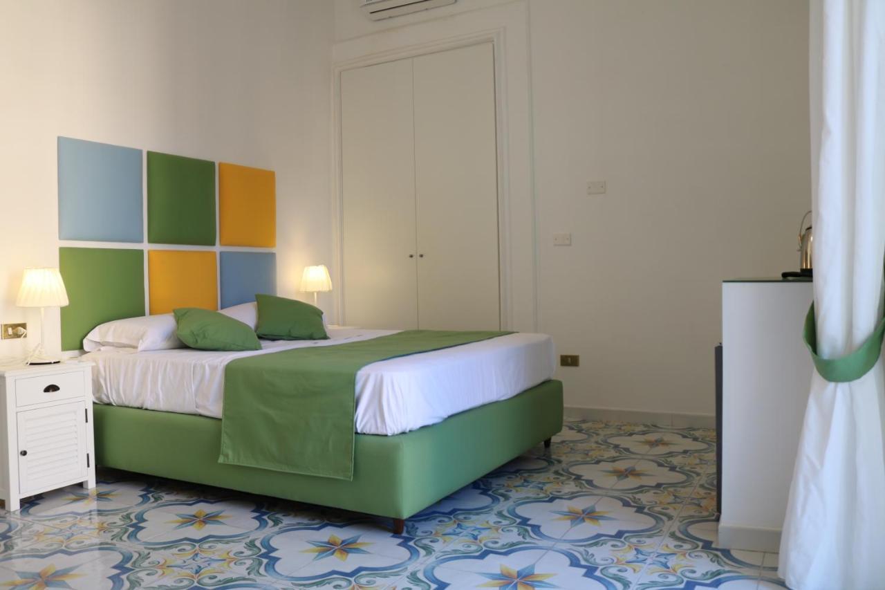 Suitenapolisantalucia Bed & Breakfast *