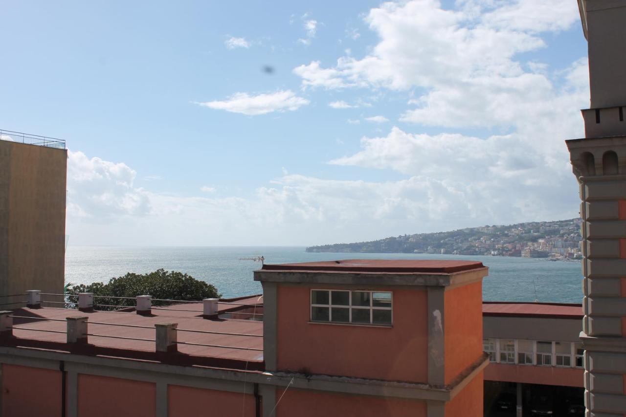 Ama * Naples