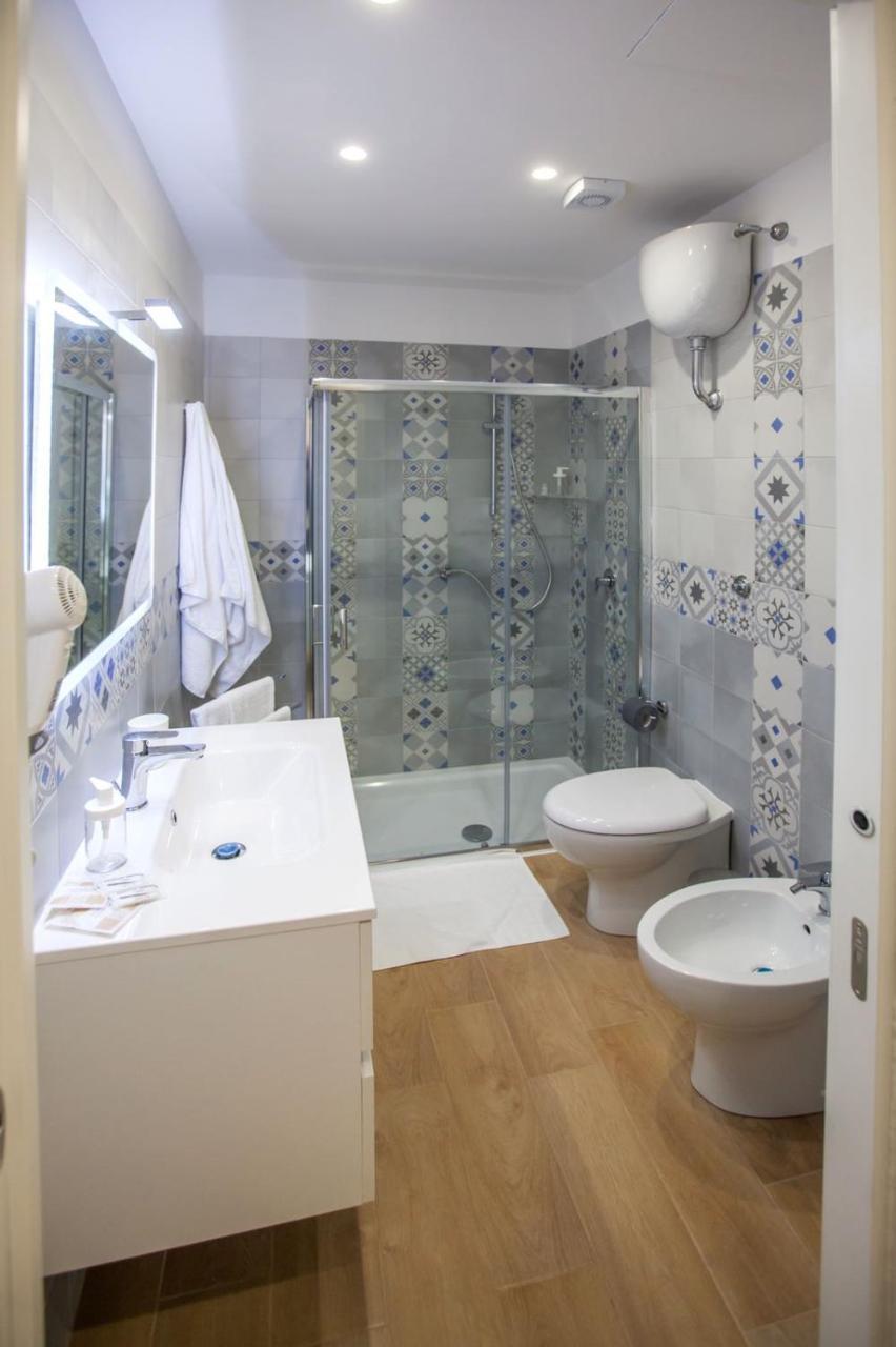Bed & Breakfast Vico Milano 18 Naples