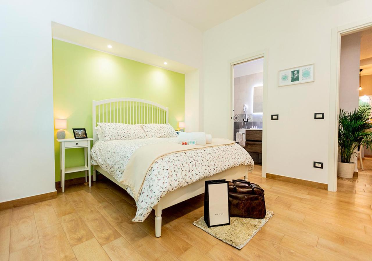 Bed & Breakfast Vico Milano 18 Naples